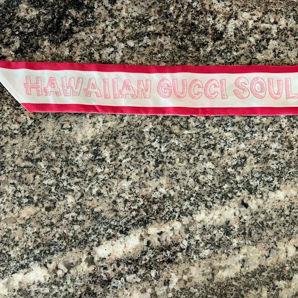 Gucci Pink Silk Floral Hawaiian Print Twilly
